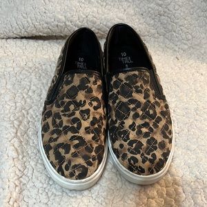 Women’s Time and Tru cheetah print slip on shoes. Size 10 lightly worn